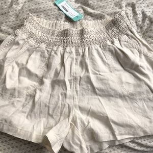Ellen linen short: never used